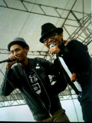 The frontmen of Artificial Life & The Mobsters united at Jambore Ska Indonesia 2013